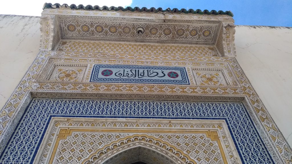 Meknes Marocco porta decorata