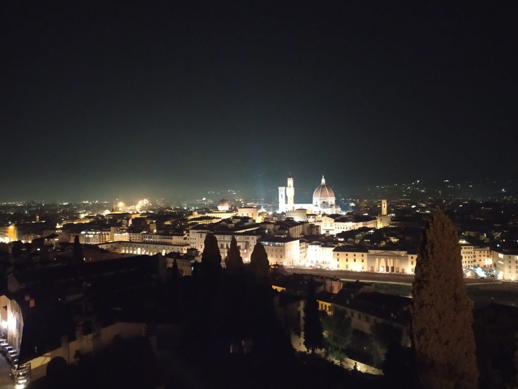 Vista Firenze nottura da Villa Bardini