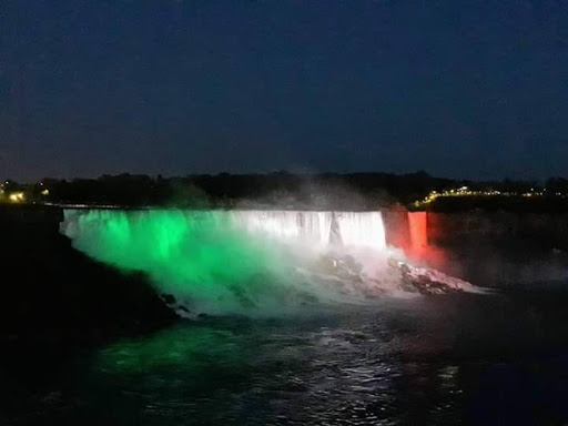 Bandiera italiana cascate del Niagara