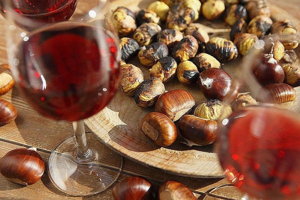 Vino rosso e castagne autunno